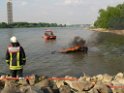 Kleine Yacht abgebrannt Koeln Hoehe Zoobruecke Rheinpark P160